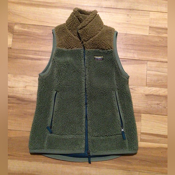 Like new LL Bean vest. - Picture 1 of 3